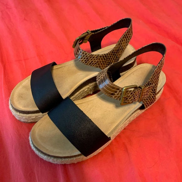 Sandals - Picture 3 of 4